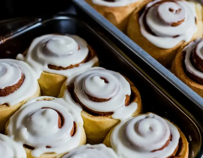 Homemade Cinnamon Rolls with Cream Cheese Frosting for Weekend Brunch 🥐